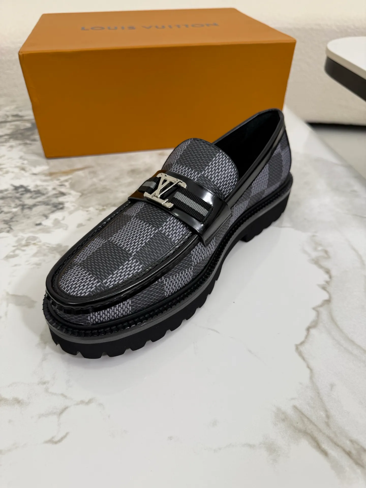 [L Family] Top P: 800💰 ▪️Size: 39-44 (38.45 custom-made) The top male god leather shoes Lv series are sold at the same time with original factory configuration, original cowhide fabric imported from Italy, soft and comfortable, imported water-dyed cow lining, soles: original ultra-light French foam outsole super comfortable, original factory with single goods 🔍🔍high quality, can be entered and exited at will, welcome to compare and synchronize.